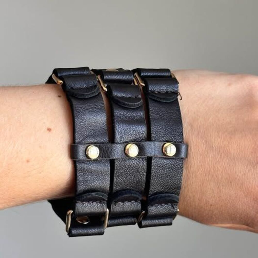 Wide Black Leather Cuff Bracelet – Triple Strap with Gold-Tone Bar & Magnetic Cl